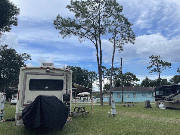 Arrowhead Campsites & Mobile Home Park