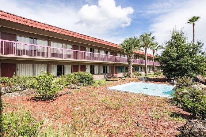 Motel 6 Spring Hill, FL - Weeki Wachee