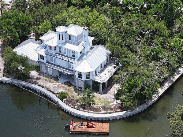 Custom Dock & Davit Inc.
