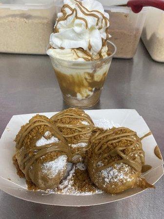Sweets by Norris Food Truck / Custom Cake Bakery