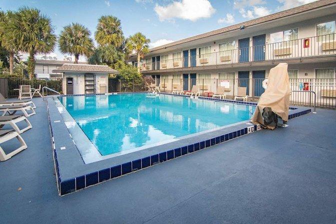 Motel 6 Kissimmee, FL - Orlando