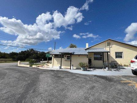 Towerview Motel (24 hours open) Price : $65 per night