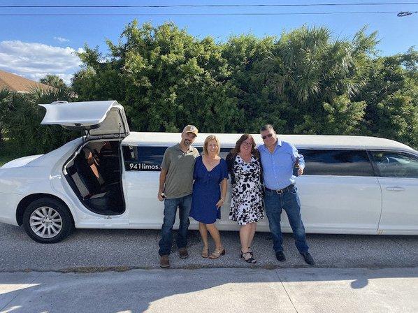 941 Luxury Limousines Party Bus