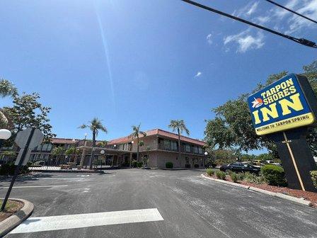 Tarpon Shores Inn