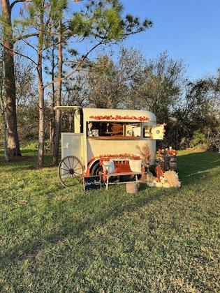Horse'n Around Travel Bar LLC