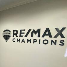 RE/MAX CHAMPIONS - Land O Lakes- Tampa Bay - Wesley Chapel