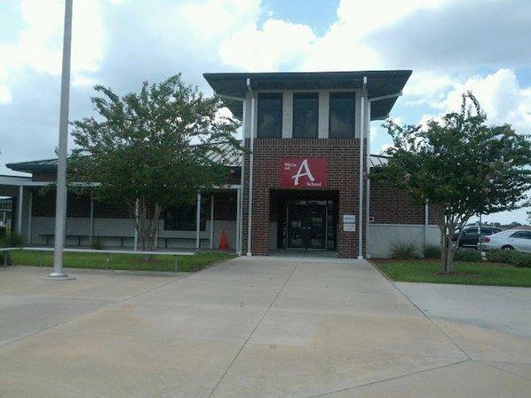 Chain of Lakes Elementary School