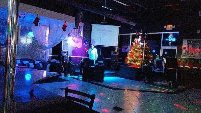 White Room Bar & Lounge