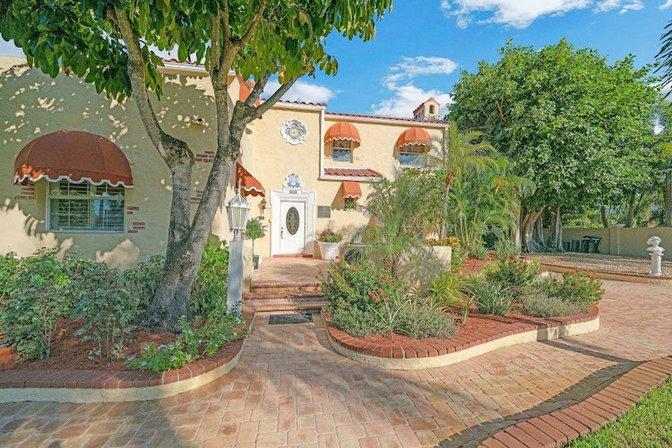Banyan House Vacation Rentals