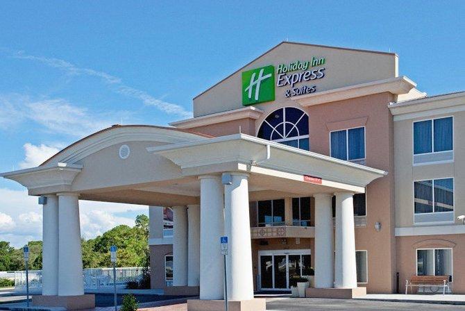Holiday Inn Express & Suites Brooksville West by IHG