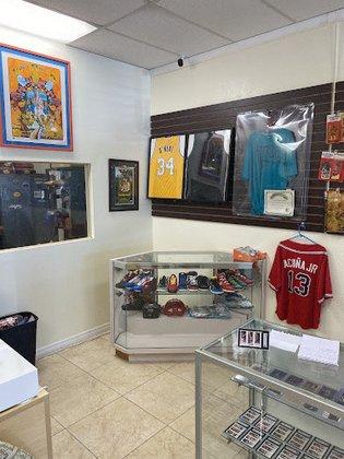 R&R SportsCards & Collectibles