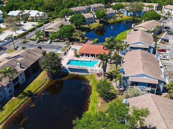 Mirror Lake Condominium Complex