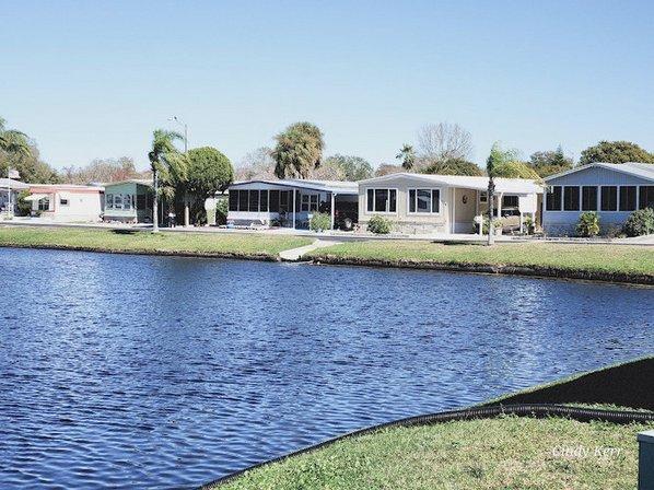 Sunshine Lake Estates MHC