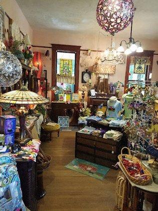 Grumbles House Antiques & Garden Shop