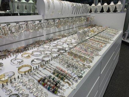 Simona Jewelry & Accessories