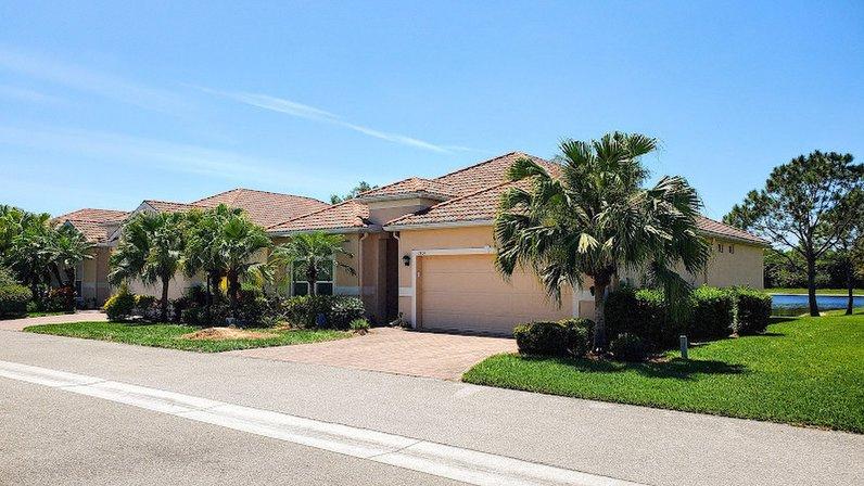 Palm Lakes Condominiums