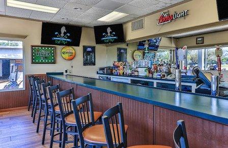 19th Hole Sports Bar and Grill