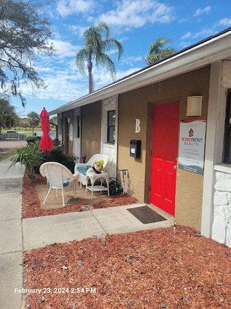 Magdalena Paszkowski, HOMEFRONT REALTY
