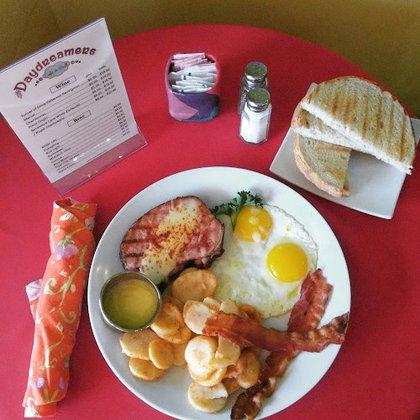 Daydreamers Cafe and Grill