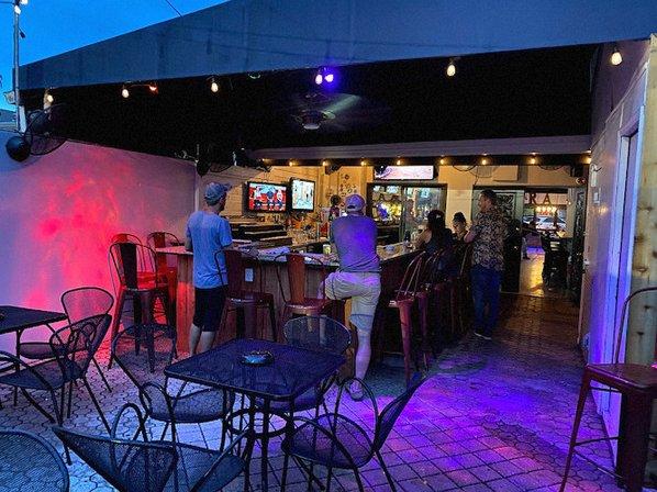 Brady's Neighborhood Bar