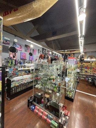 419 smoke shop (East)