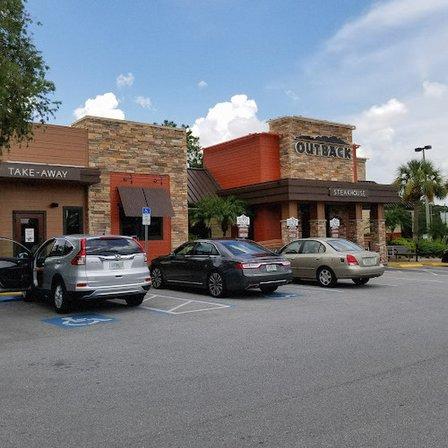 Twin Lakes Plaza