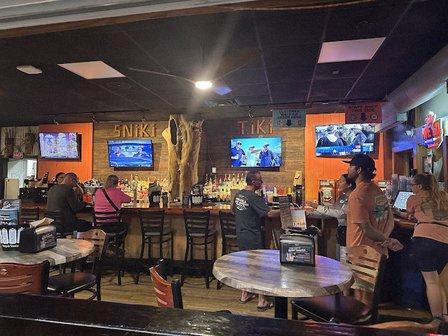 Captain Curt's Sniki Tiki Bar & Live Entertainment - Siesta Key