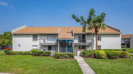 L'Estancia Apartment Homes