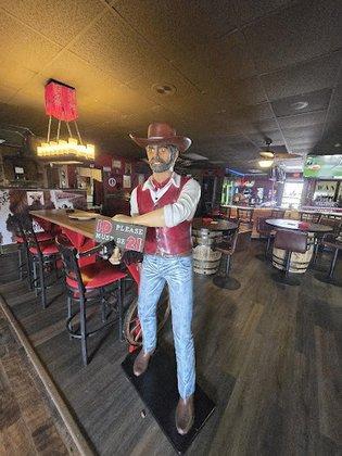 R Country Bar and Grill