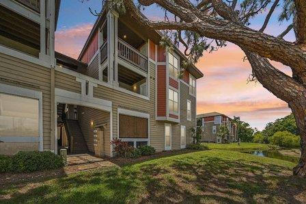 Palm Cove Apartments