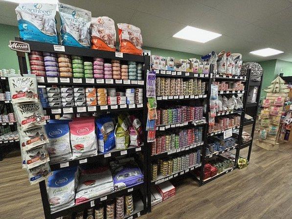 Earthwise Pet Nutrition Center & Wellness Spa with GROOMBAR