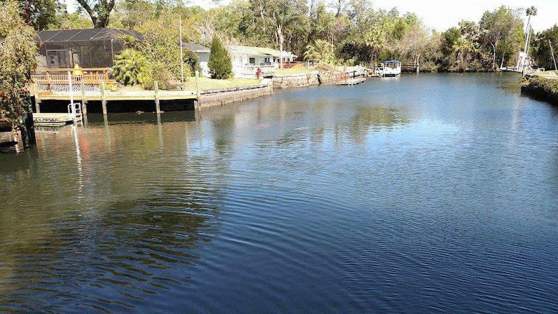 Riverhouse Apartments