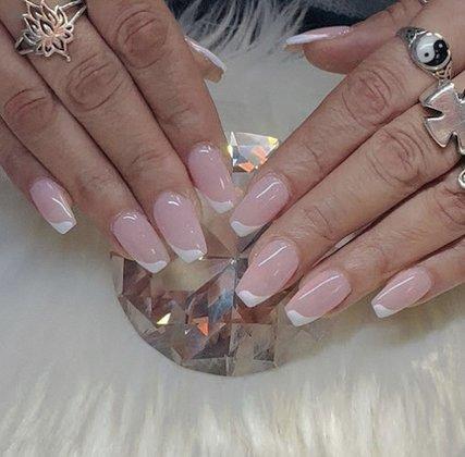 Glossy 130 Nails & Spa