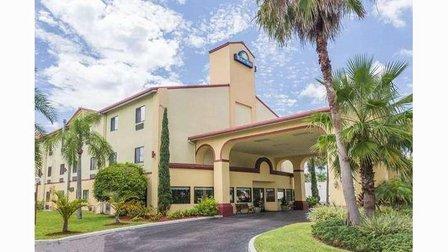 Days Inn by Wyndham Sarasota I-75