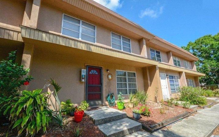 Fairway Oaks Condominums
