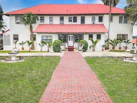 Hillcrest Lodge