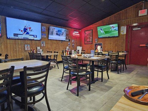 WingHouse Bar & Grill