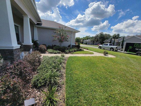 Franco's Lawn & Landscaping Service
