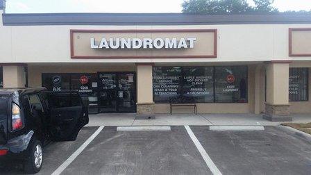 Oldsmar Laundry Room