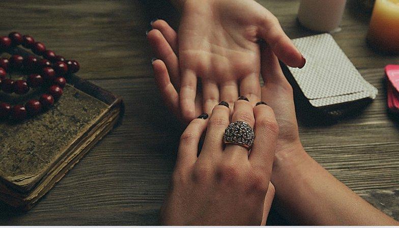 Psychic Readings by April