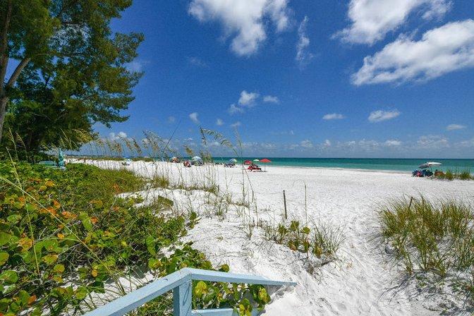 Adams Beach Apartments