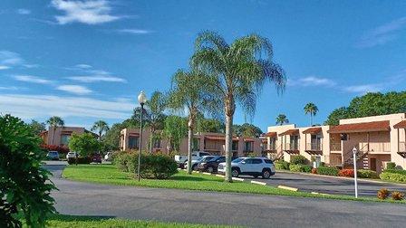 La Casa Condominiums
