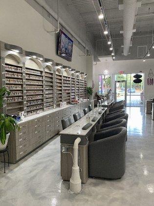 RITZY NAIL LOUNGE