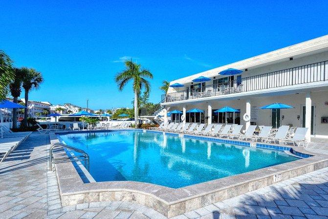 Crescent Royale Condominiums