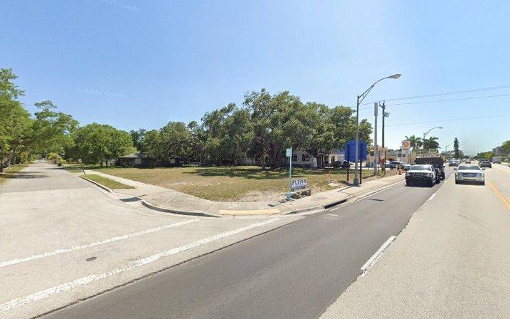 Manatee Ave W/33rd St Ct W