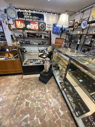 Gold mine thrift antiques, jewelry and collectibles