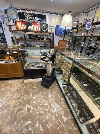 Gold mine thrift antiques, jewelry and collectibles