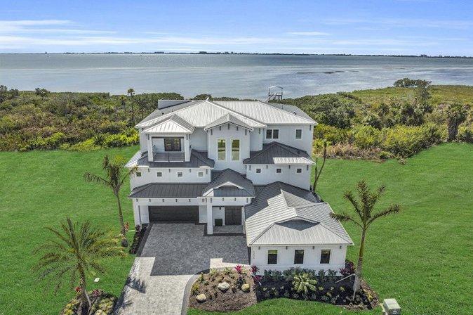 Legends Bay by Medallion Home