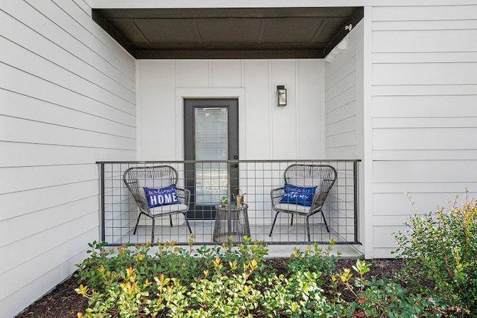 Pointe Grand Spring Hill Apartments
