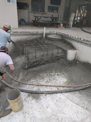Lightning Pools & Pavers